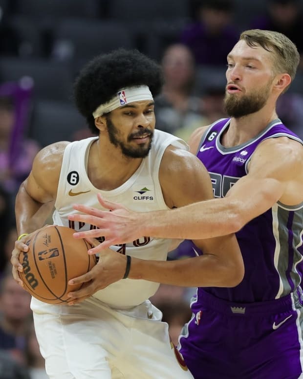 Nov 9, 2022; Sacramento, California, USA; Cleveland Cavaliers center Jarrett Allen (31) is guarded by Sacramento Kings forward Domantas Sabonis (10) during the fourth quarter at Golden 1 Center. Mandatory Credit: Sergio Estrada-USA TODAY Sports